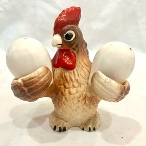 Artmark Rooster Chicken Holding Egg Shape Salt & Pepper Shakers Ceramic Japan